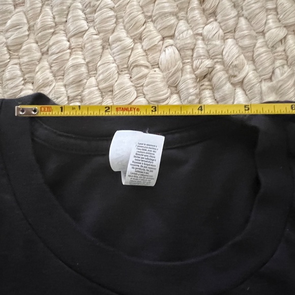 Black Yellowstone Logo Women's Large T-Shirt from Etsy Shop DaniDesigns Company - Picture 5 of 7